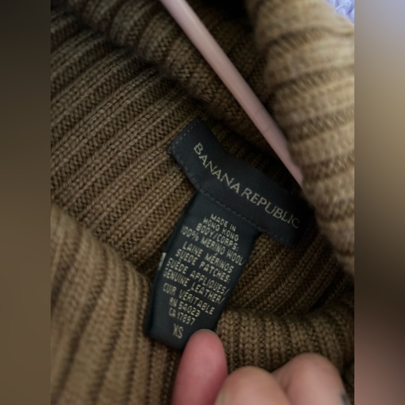 Turtle neck sweater - Picture 3 of 3